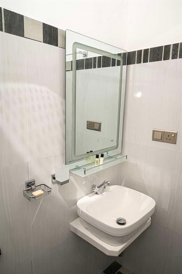 Single Room - Image 7