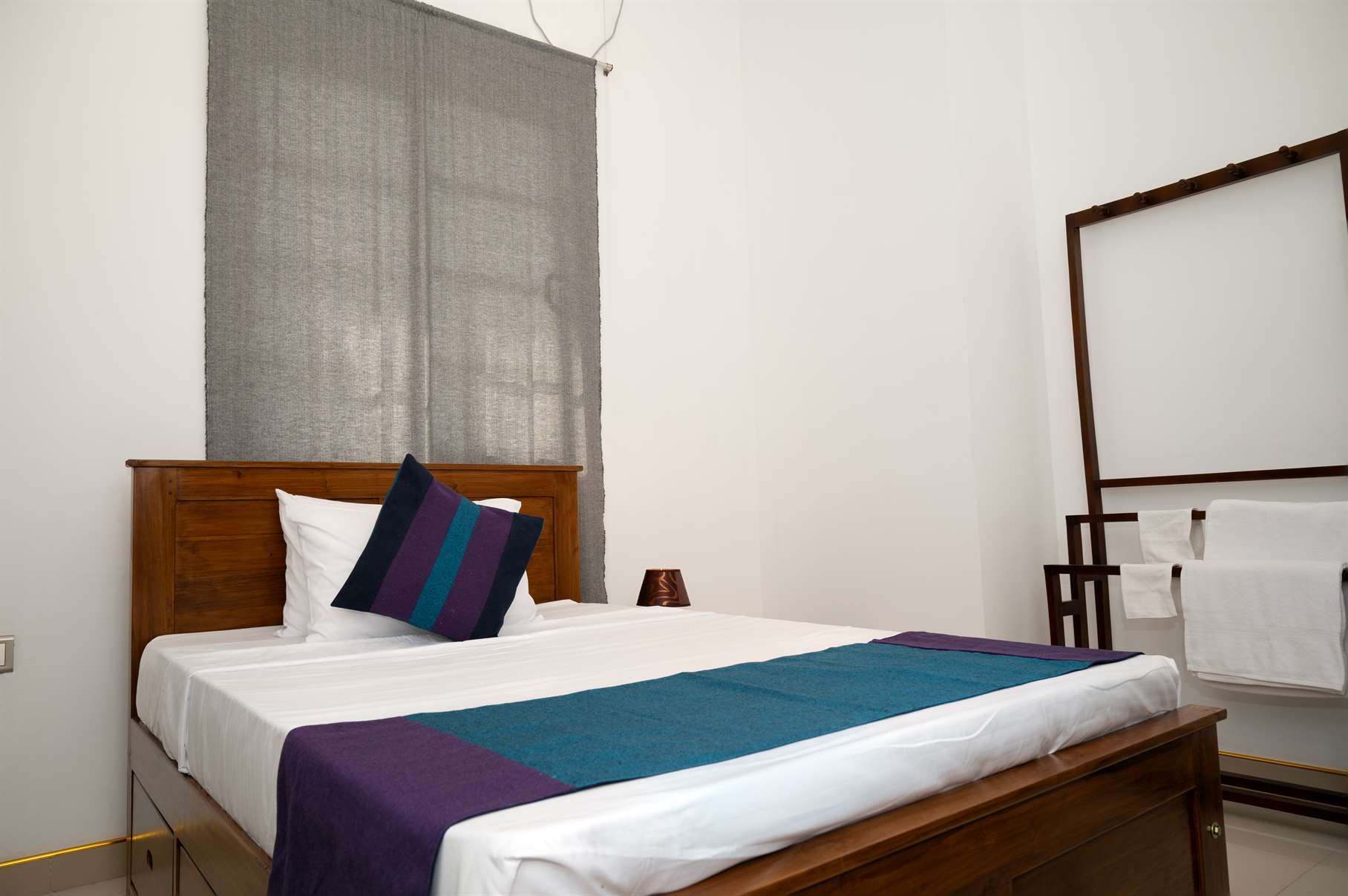 Single Room - Image 8